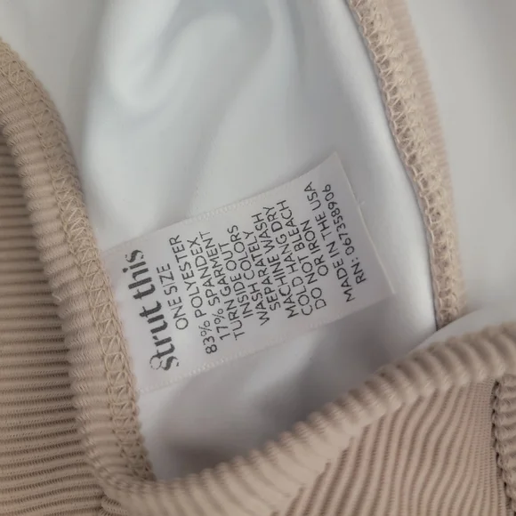 Strut This Crop One Size - Picture 4 of 6